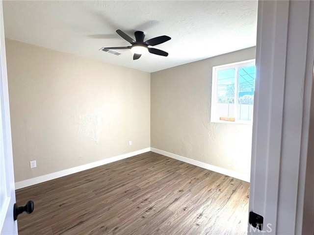 Detail Gallery Image 4 of 7 For 3883 Santa Fe, Le Grand,  CA 95333 - 2 Beds | 1 Baths