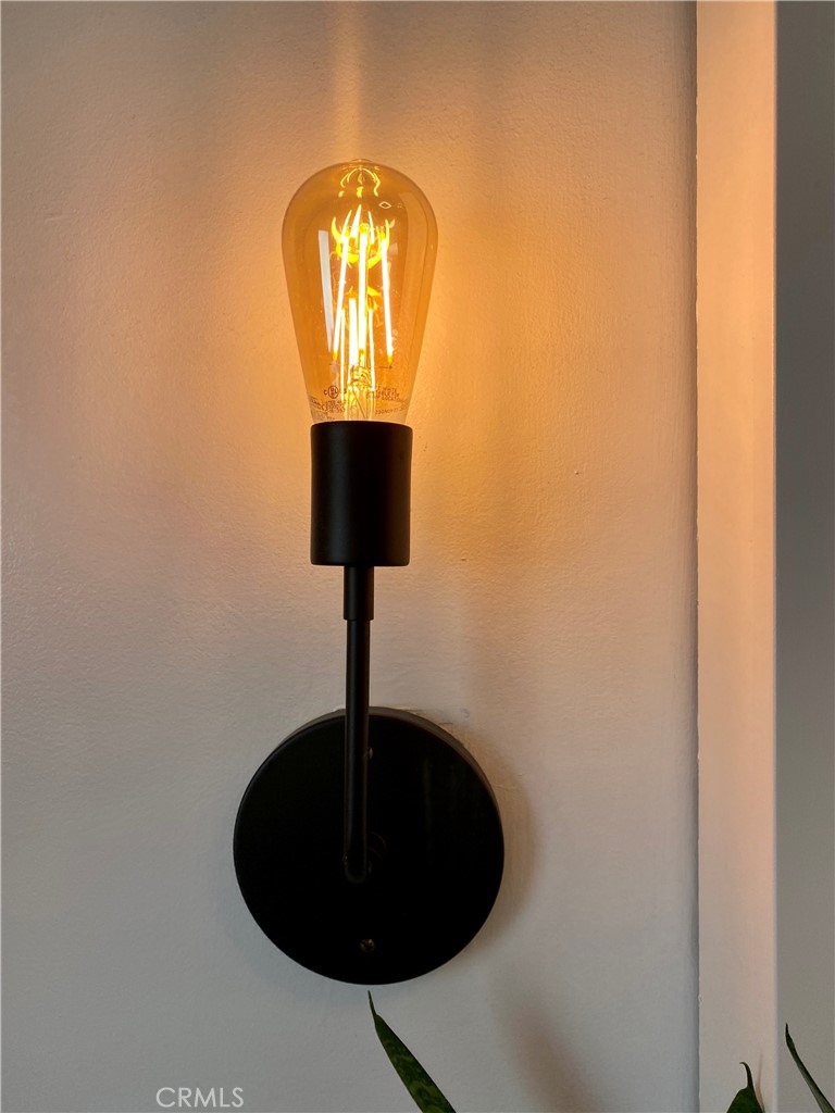 https://media.crmls.org/medias/2e0d5f57-f5c0-4adb-be6b-cb95988b13a0.jpg?preset=X-Large