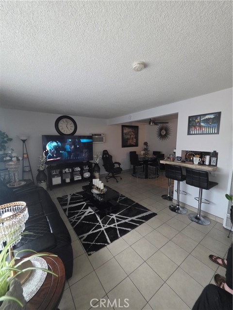 602 E Wilhelmina Street, Anaheim CA: https://media.crmls.org/medias/2e0dfee2-2725-4ac5-abbc-c04456b3ea5e.jpg