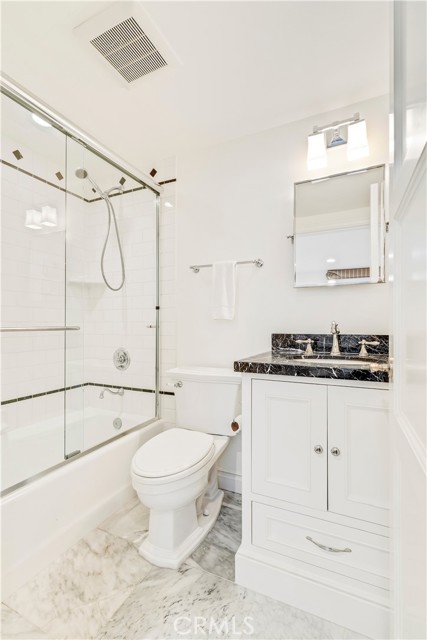716 1/2 Iris Avenue, Corona del Mar CA: https://media.crmls.org/medias/2e0f1d88-6f2b-4fde-9e12-bcb0de02eff6.jpg
