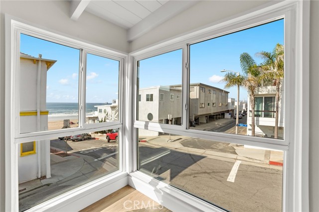 Detail Gallery Image 3 of 28 For 112 36th, Manhattan Beach,  CA 90266 - 3 Beds | 1 Baths