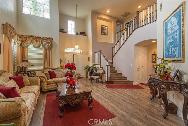 970 Riverview Circle, Corona CA: https://media.crmls.org/medias/2e1025a0-96fe-477a-89a3-dc36bc2b7919.jpg