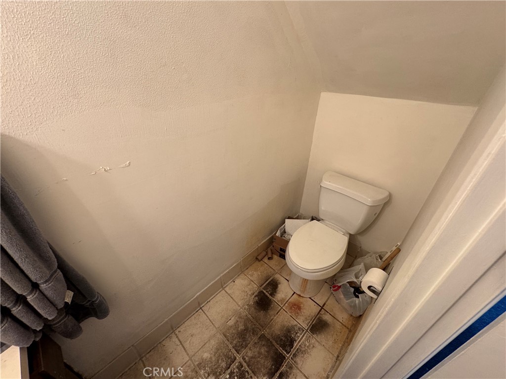 https://media.crmls.org/medias/2e11518f-895c-449b-93da-611cc056b4a8.jpg?preset=X-Large