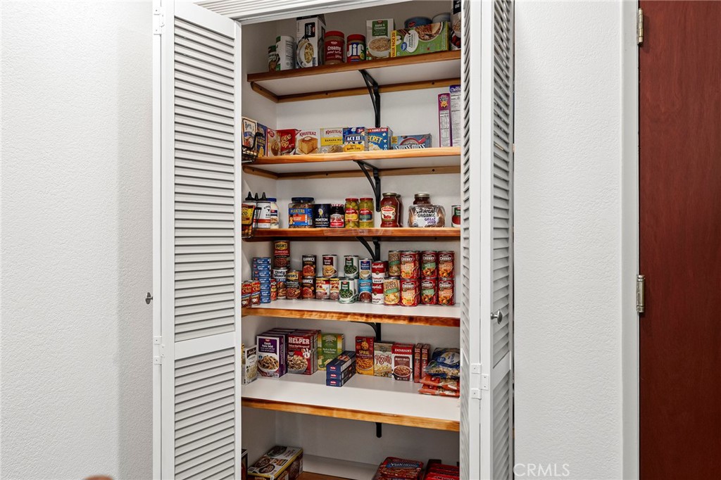 https://media.crmls.org/medias/2e116781-176f-4710-a913-7832f11dcef7.jpg?preset=X-Large