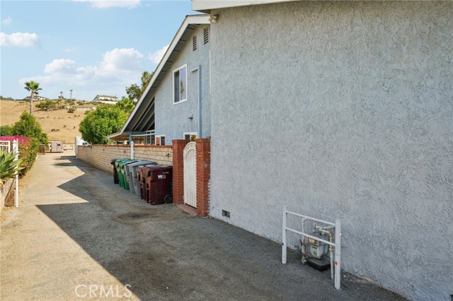 Detail Gallery Image 7 of 65 For 1371 Corona Ave, Norco,  CA 92860 - 5 Beds | 3/1 Baths