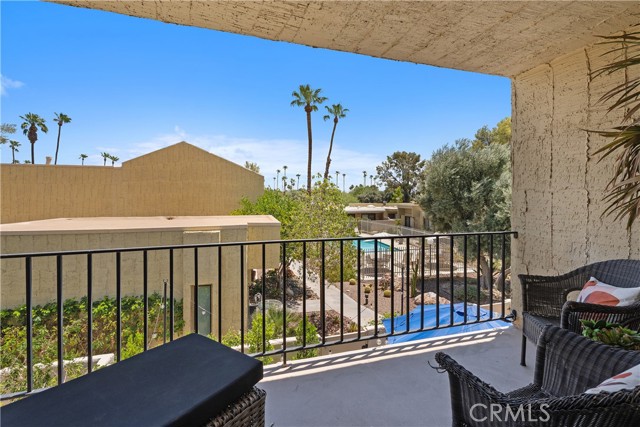 2423 Los Patos, Palm Springs CA: https://media.crmls.org/medias/2e12a7dd-8cca-4464-a358-ef7b0bc7dae6.jpg