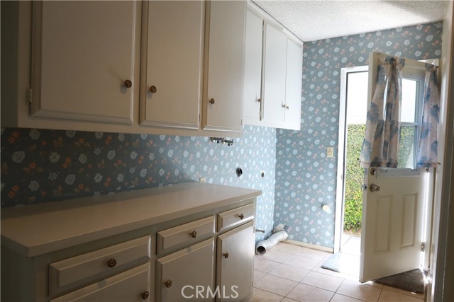 3550 Bluebell Street, Seal Beach CA: https://media.crmls.org/medias/2e132be7-b88a-45b9-940b-0e305049952c.jpg