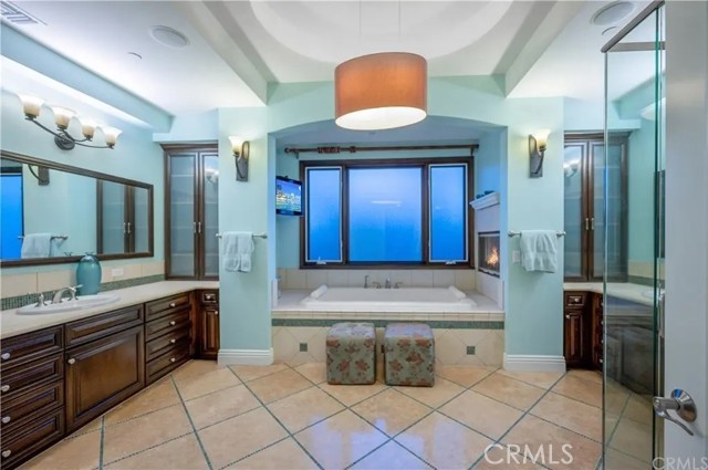 Detail Gallery Image 32 of 67 For 5230 Quakertown Ave, Woodland Hills,  CA 91364 - 5 Beds | 5 Baths