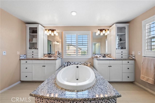 7462 Silver Saddle Court, Eastvale CA: https://media.crmls.org/medias/2e1368b0-a67f-40c0-a3f7-4388a9719637.jpg