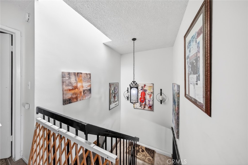 https://media.crmls.org/medias/2e147141-976e-4565-9f2e-563393e95117.jpg?preset=X-Large