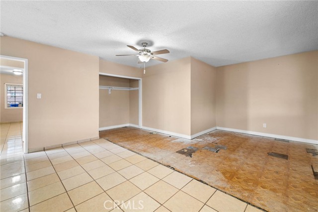14935 Hibiscus Avenue, Fontana CA: https://media.crmls.org/medias/2e14b165-aafb-4d50-be2a-605837ee1e56.jpg