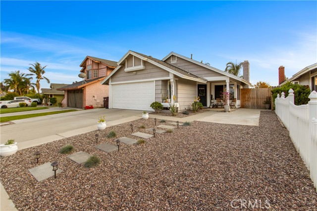 Detail Gallery Image 3 of 31 For 13131 Pawnee Dr, Moreno Valley,  CA 92555 - 3 Beds | 2 Baths