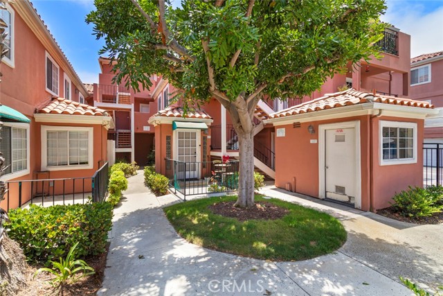 Detail Gallery Image 12 of 35 For 409 Utica Ave #B16,  Huntington Beach,  CA 92648 - 2 Beds | 2 Baths