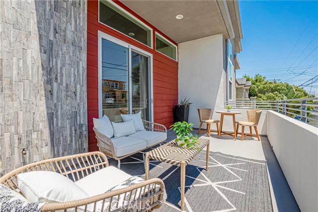 Large Balcony Off Living Area