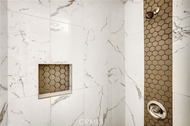 Detail Gallery Image 14 of 17 For 6643 De Longpre #5,  Los Angeles,  CA 90028 - 2 Beds | 2 Baths