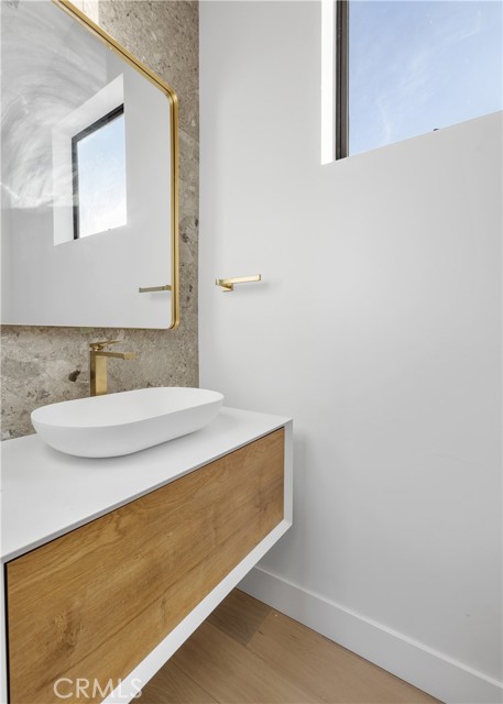 Detail Gallery Image 9 of 17 For 528 N Flores St #101,  West Hollywood,  CA 90048 - 2 Beds | 2/1 Baths