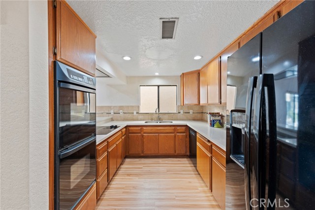 Detail Gallery Image 14 of 46 For 1832 Redcliff St, Los Angeles,  CA 90026 - 3 Beds | 3 Baths