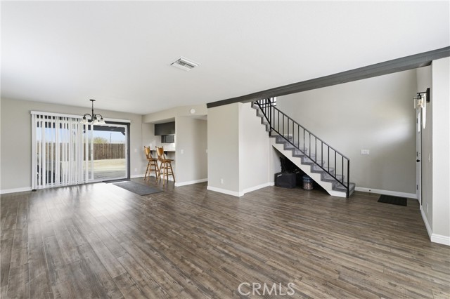 Detail Gallery Image 3 of 17 For 37614 Kimberly, Palmdale,  CA 93550 - 3 Beds | 2/1 Baths