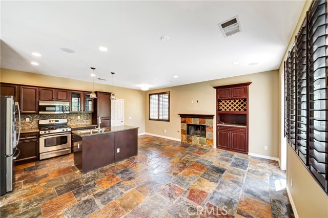 Detail Gallery Image 10 of 65 For 27735 Summer Grove Pl, Valencia,  CA 91354 - 4 Beds | 3 Baths