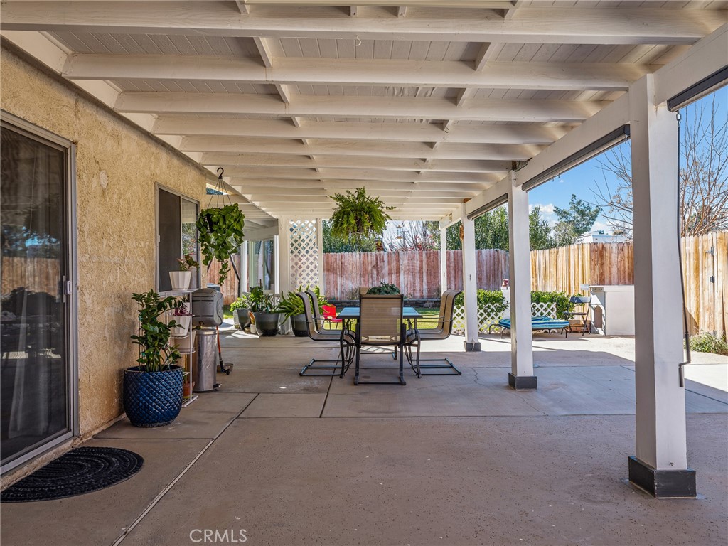 https://media.crmls.org/medias/2e1856bb-a99f-4192-9a03-7caf20590688.jpg?preset=X-Large