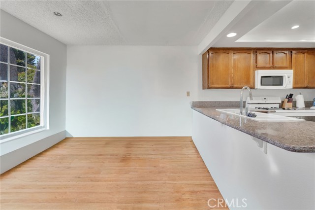 Detail Gallery Image 8 of 29 For 1301 via Sebastian #24,  San Pedro,  CA 90732 - 2 Beds | 2 Baths