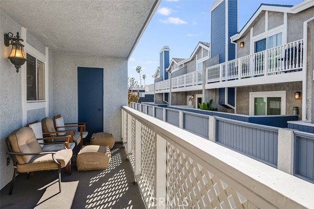 Detail Gallery Image 8 of 19 For 1421 12th St #4,  Manhattan Beach,  CA 90266 - 2 Beds | 3 Baths