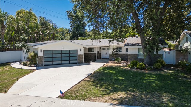 Detail Gallery Image 1 of 51 For 23414 Clarendon St, Woodland Hills,  CA 91367 - 5 Beds | 4 Baths