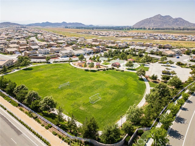 29550 Woodcreek Trail, Winchester CA: https://media.crmls.org/medias/2e19742d-6bd4-4f30-ad94-a0e25d557869.jpg