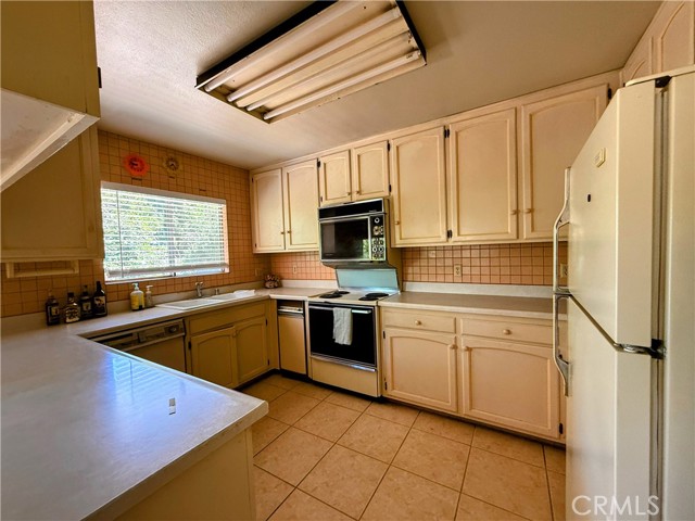 Detail Gallery Image 14 of 36 For 4792 Beaumont, La Mesa,  CA 91941 - 3 Beds | 3 Baths