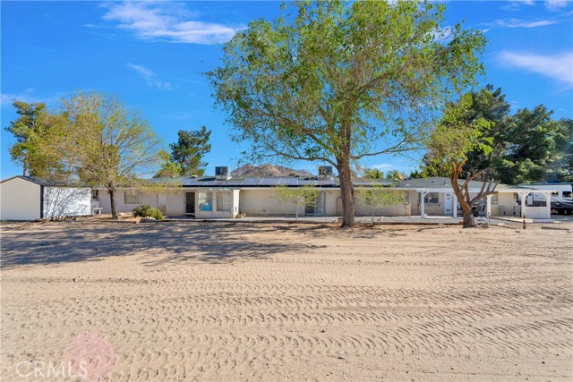 19445 Yanan Road, Apple Valley CA: https://media.crmls.org/medias/2e1a6e48-170d-4012-9878-194f5f7f1f71.jpg