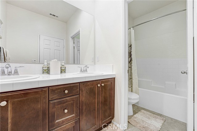 Detail Gallery Image 12 of 23 For 2234 Winifred #2,  Simi Valley,  CA 93063 - 3 Beds | 2/1 Baths