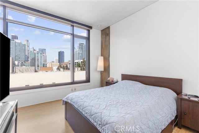 1111 S Grand Avenue, Los Angeles CA: https://media.crmls.org/medias/2e1bfa1b-15e1-4950-a716-05a439aca2af.jpg