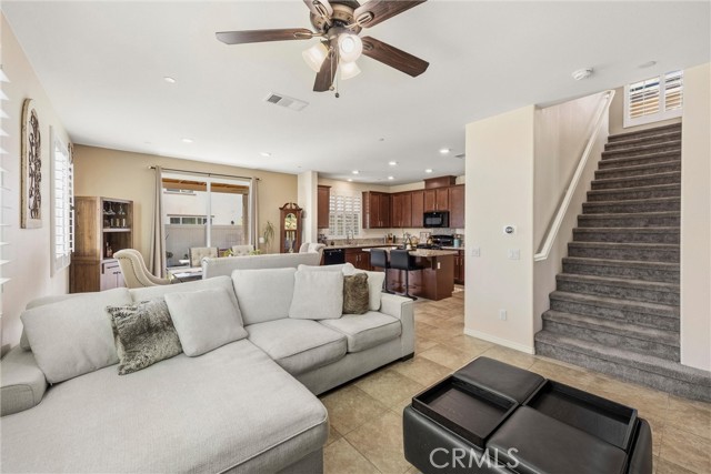 Detail Gallery Image 3 of 51 For 3826 Bur Oak, San Bernardino,  CA 92407 - 4 Beds | 3 Baths