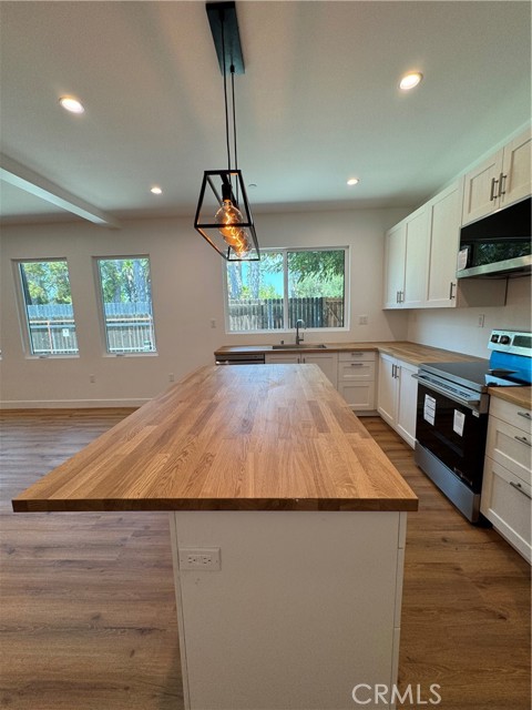 17457 Bullock Street, Encino CA: https://media.crmls.org/medias/2e1c17c1-f3dd-4cff-9e98-f3f5ffaa4775.jpg