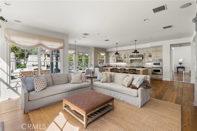 Detail Gallery Image 6 of 34 For 7 Vintage, Newport Beach,  CA 92660 - 4 Beds | 3/1 Baths