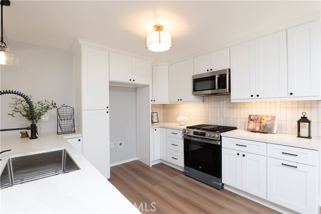 Detail Gallery Image 10 of 32 For 2275 Farringdon Ave, Pomona,  CA 91768 - 3 Beds | 2 Baths