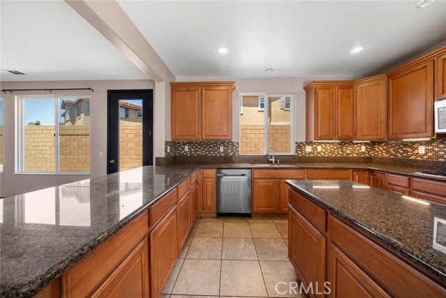 Detail Gallery Image 17 of 55 For 14584 Sleepy Creek Dr, Corona,  CA 92880 - 6 Beds | 3/1 Baths