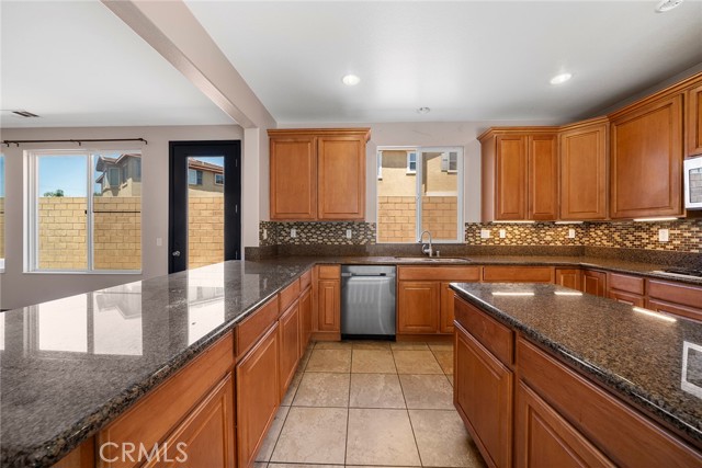 Detail Gallery Image 17 of 55 For 14584 Sleepy Creek Dr, Corona,  CA 92880 - 6 Beds | 3/1 Baths