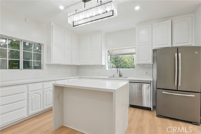 Detail Gallery Image 3 of 34 For 5165 Etiwanda Ave, Tarzana,  CA 91356 - 4 Beds | 5 Baths
