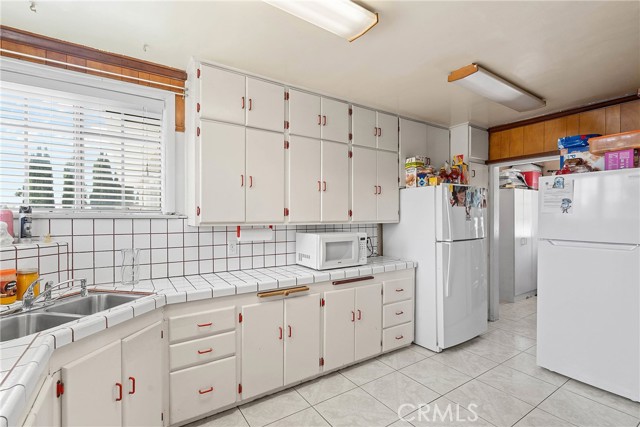 7726 Blanchard Avenue, Fontana CA: https://media.crmls.org/medias/2e1e2c3b-4363-46ef-8b0a-f2812520b747.jpg
