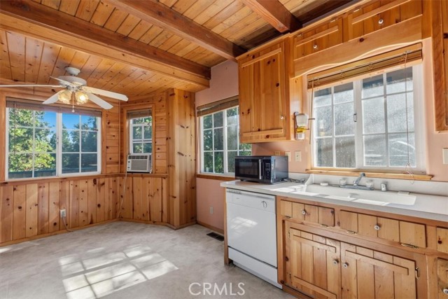107 Pine Ridge, Crestline, CA 92325