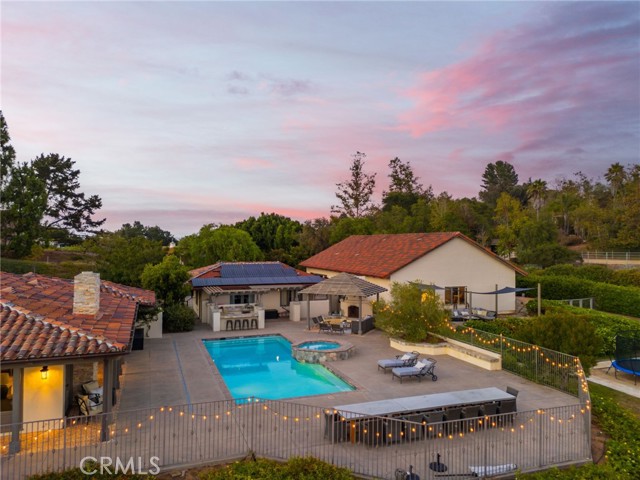 4 Golden Meadow Lane, Fallbrook CA: https://media.crmls.org/medias/2e1f4bdf-b1ad-431e-ae5e-5cd290368330.jpg