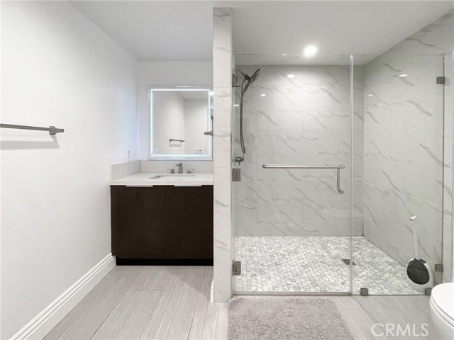 Detail Gallery Image 9 of 17 For 2939 Leeward Ave #419,  Los Angeles,  CA 90005 - 1 Beds | 2 Baths