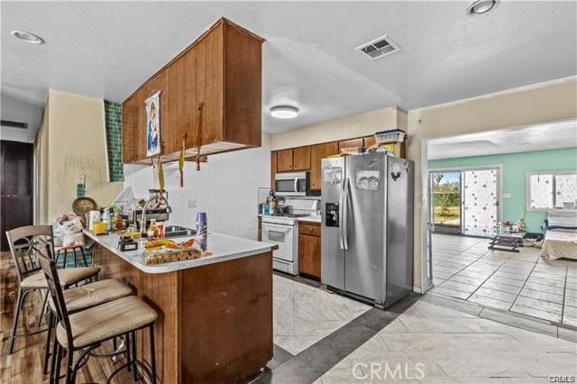 Detail Gallery Image 3 of 12 For 1505 Sunrise Rd, Barstow,  CA 92311 - 3 Beds | 2 Baths