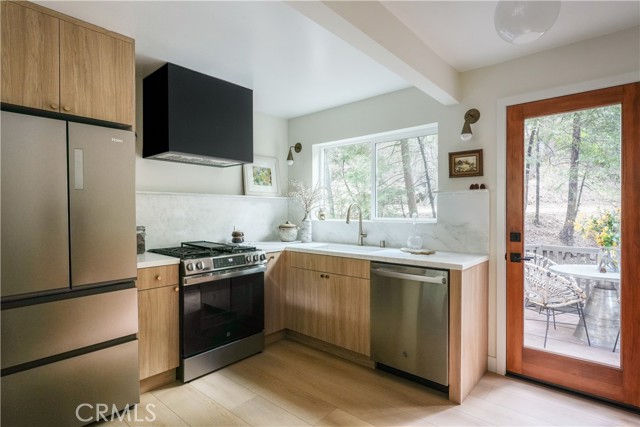 27824 Fern Dell Road, Lake Arrowhead CA: https://media.crmls.org/medias/2e1f97ac-be9e-41d7-9fca-b6246abd564f.jpg