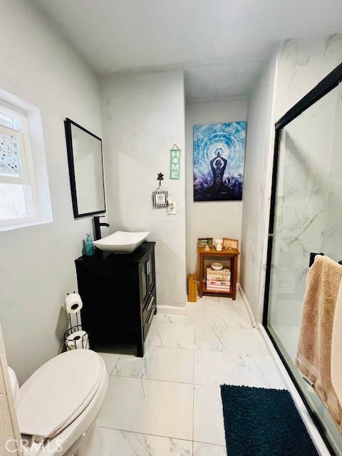 Detail Gallery Image 5 of 10 For 715 Goodman St, Bakersfield,  CA 93305 - 2 Beds | 1 Baths