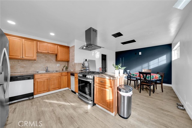 Detail Gallery Image 6 of 47 For 7044 Nestle Ave, Reseda,  CA 91335 - 4 Beds | 3 Baths