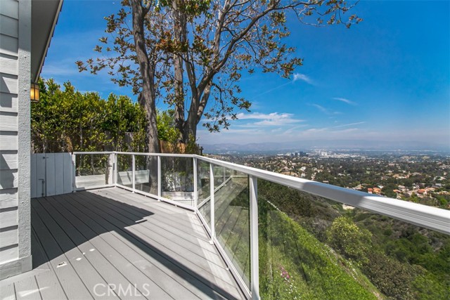 1130 Mohawk, Topanga CA: https://media.crmls.org/medias/2e204938-059c-4d93-bda8-0a97935e9280.jpg