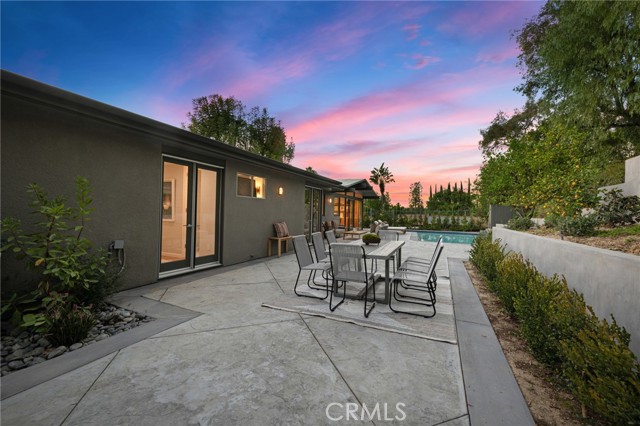 Detail Gallery Image 38 of 51 For 4750 Poe Ave, Woodland Hills,  CA 91364 - 4 Beds | 4 Baths