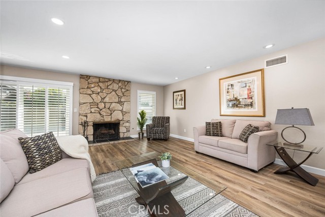 Detail Gallery Image 5 of 74 For 11348 Barbi Ln, Los Alamitos,  CA 90720 - 4 Beds | 2/1 Baths